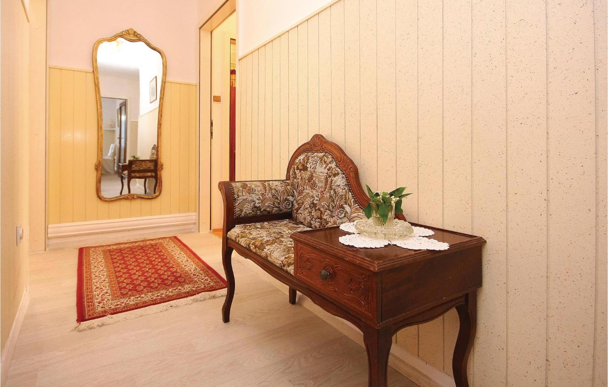 Cozy Apartment In Brodarica With Wifi Екстер'єр фото