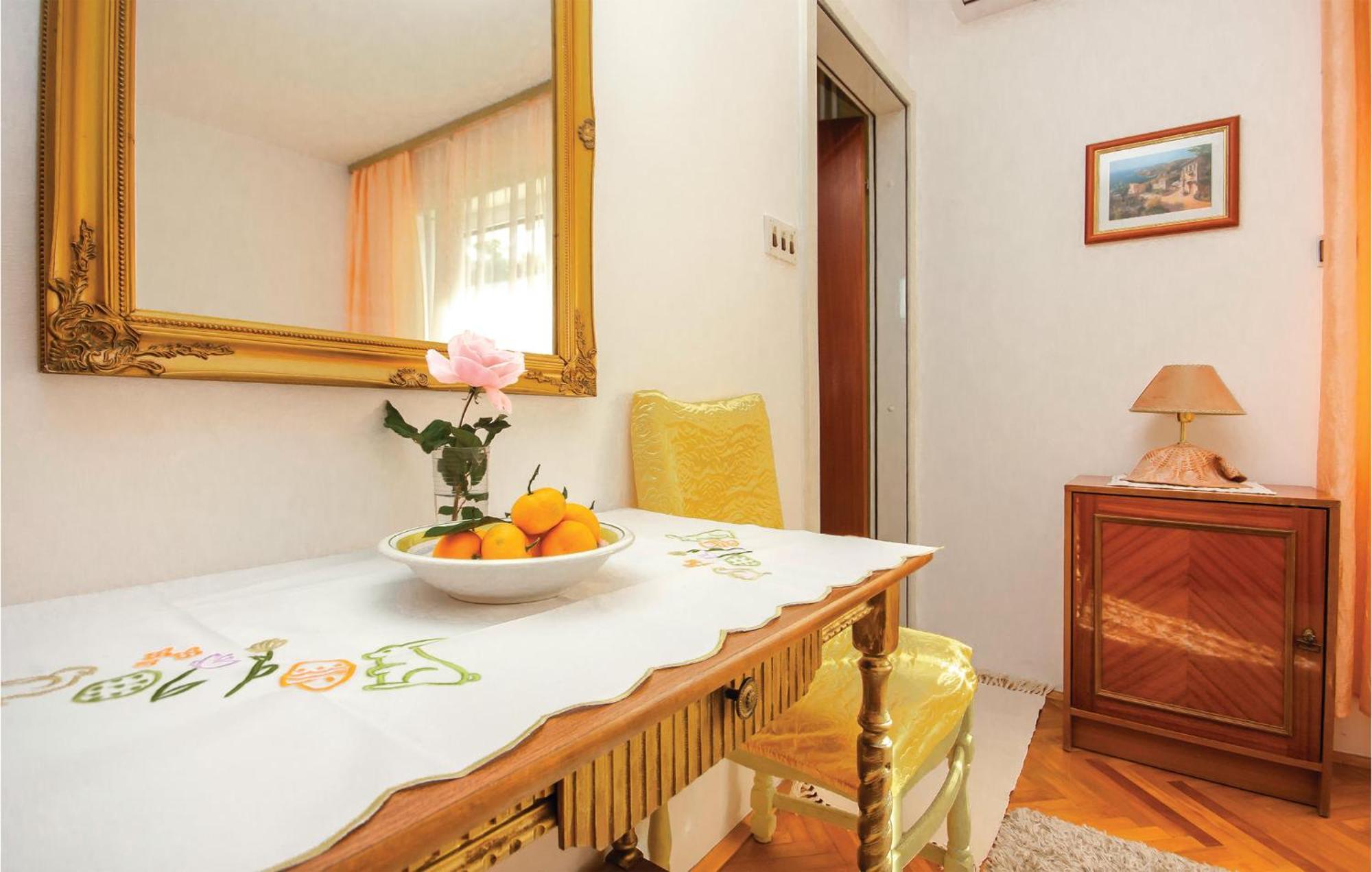 Cozy Apartment In Brodarica With Wifi Екстер'єр фото